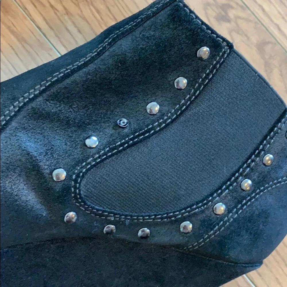 Joes jeans black suede open toe wedges